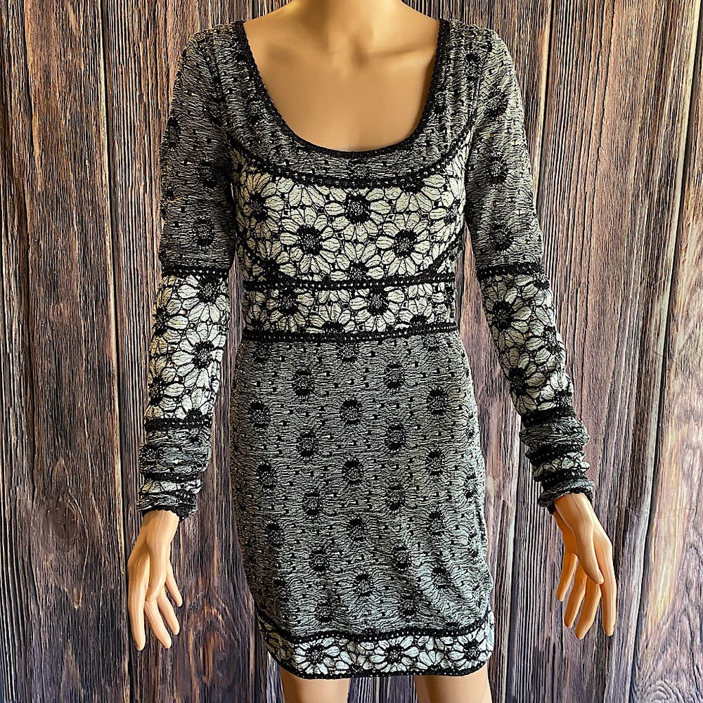Free People size small black and white floral knit long sleeve body con dress